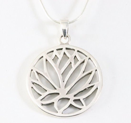 Ronde zilveren lotus bloem hanger aan ketting afbeelding 1