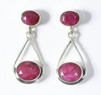 Opengewerkte zilveren oorstekers met robijn afbeelding 1
