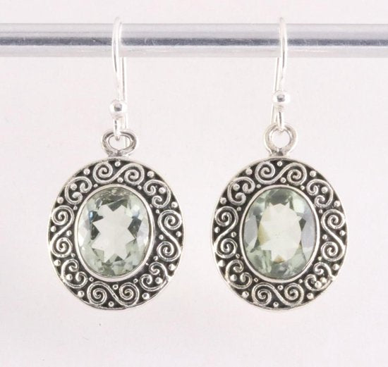 Bewerkte zilveren oorbellen met groene amethist afbeelding 1