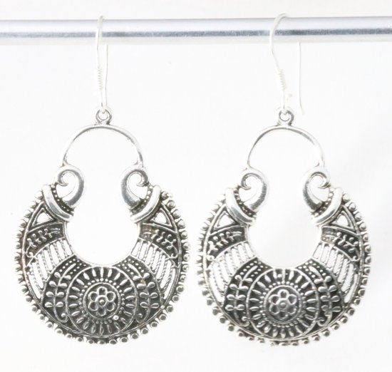 Traditionele bewerkte zilveren oorbellen afbeelding 1