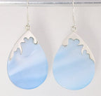 Grote druppelvormige zilveren oorbellen met blauwe schelp afbeelding 1