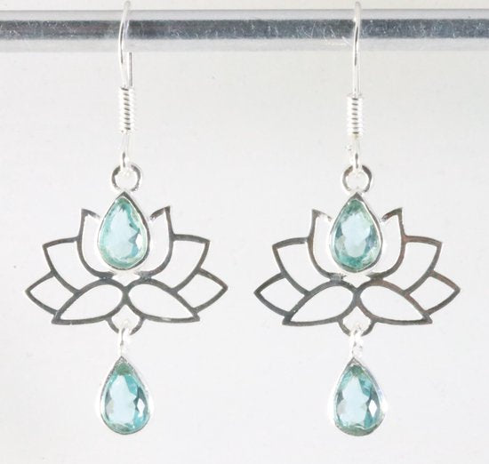 Zilveren lotus oorbellen met blauwe topaas afbeelding 1