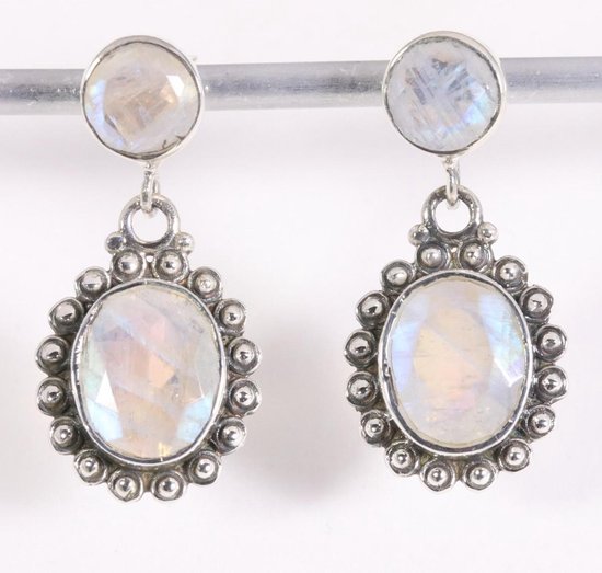 Bewerkte zilveren oorstekers met regenboog maansteen afbeelding 1