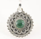 Ronde bewerkte zilveren hanger met jade afbeelding 1