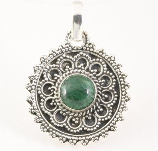 Ronde bewerkte zilveren hanger met jade afbeelding 1