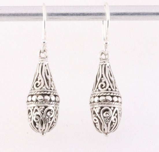 Traditionele opengewerkte zilveren oorbellen afbeelding 1