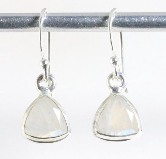 Hoogglans zilveren oorbellen met regenboog maansteen afbeelding 1