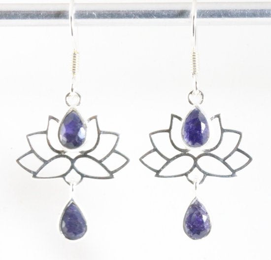 Zilveren lotus oorbellen met blauwe saffier afbeelding 1