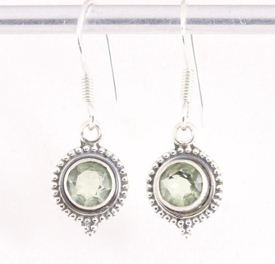 Fijne bewerkte ronde zilveren oorbellen met groene amethist afbeelding 1