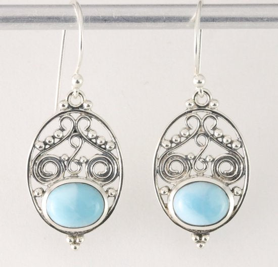 Opengewerkte zilveren oorbellen met larimar afbeelding 1