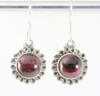 Fijne bewerkte ronde zilveren oorbellen met granaat afbeelding 1