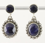 Bewerkte zilveren oorstekers met blauwe saffier afbeelding 1