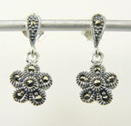 Fijne bloemvormige zilveren oorstekers met marcasiet afbeelding 4