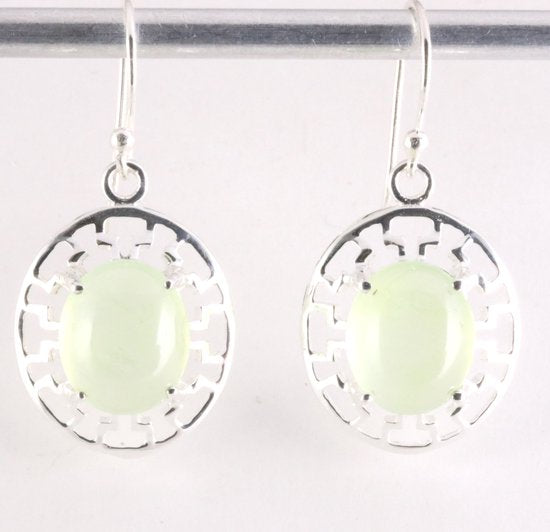 Opengewerkte zilveren oorbellen met prehniet afbeelding 1