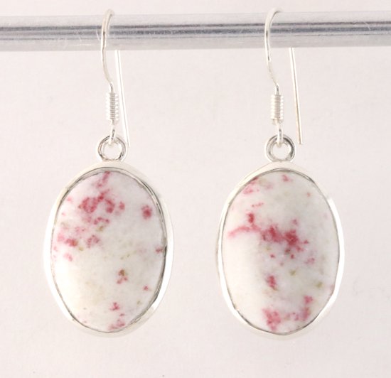 Ovale zilveren oorbellen met cinnaber afbeelding 1