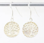 Ronde zilveren oorbellen met levensboom op parelmoer afbeelding 1