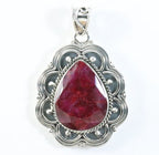 Bewerkte zilveren hanger met robijn afbeelding 1