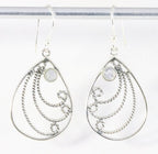 Fijne opengewerkte zilveren filigrein oorbellen met regenboog maansteen afbeelding 1