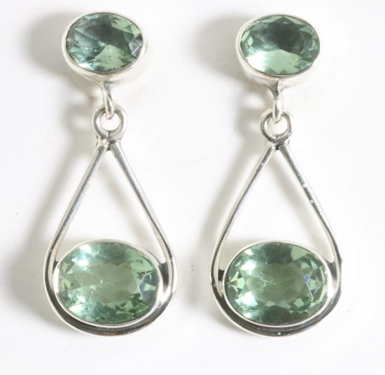 Opengewerkte zilveren oorstekers met groene amethist afbeelding 1