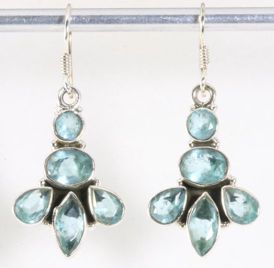 Zilveren oorbellen met blauwe topaas afbeelding 1