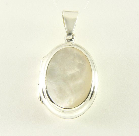 Ovaal zilveren medaillon met parelmoer afbeelding 1