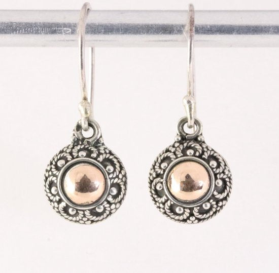 Fijne bewerkte ronde zilveren oorbellen met 18K gouden decoratie afbeelding 1