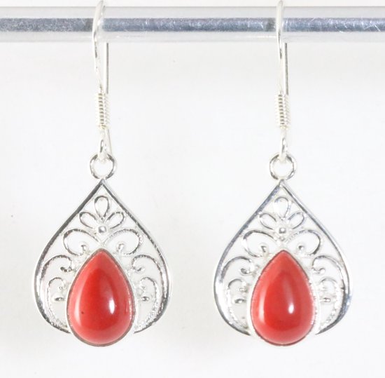 Opengewerkte zilveren oorbellen met rode koraal steen afbeelding 1