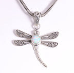 Zilveren libelle hanger met welo opaal aan vossenstaart ketting afbeelding 1