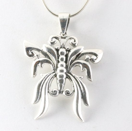Zilveren vlinder hanger aan ketting afbeelding 1