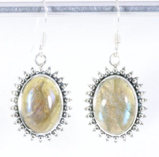 Bewerkte zilveren oorbellen met labradoriet afbeelding 1