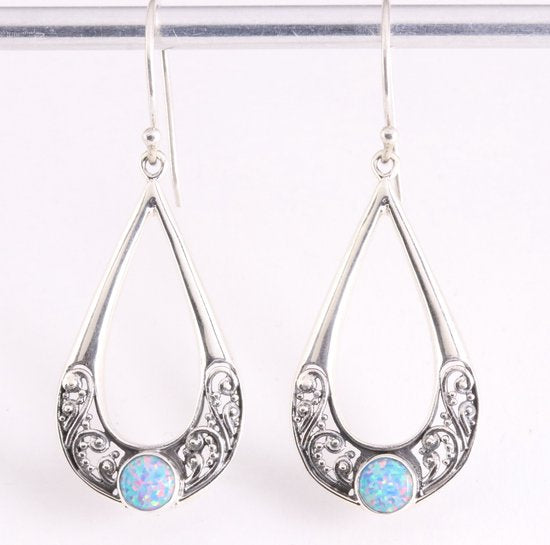 Opengewerkte zilveren oorbellen met Australische opaal afbeelding 1