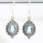 Fijne bewerkte zilveren oorbellen met blauwe topaas afbeelding 1