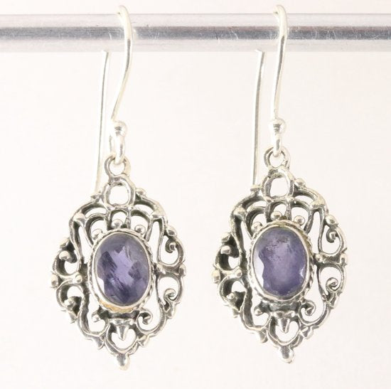 Opengewerkte zilveren oorbellen met ioliet afbeelding 1