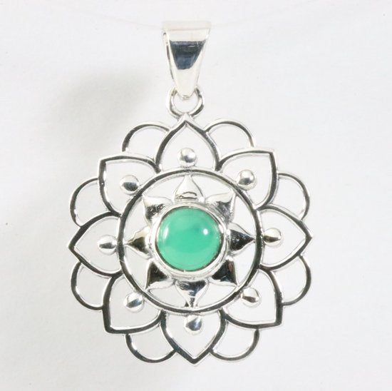 Opengewerkte zilveren hanger met jade afbeelding 1