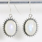 Bewerkte zilveren oorbellen met regenboog maansteen afbeelding 1