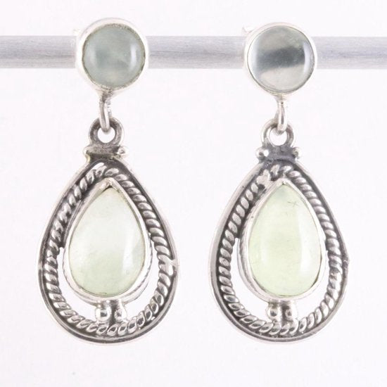 Opengewerkte zilveren oorstekers met prehniet afbeelding 1
