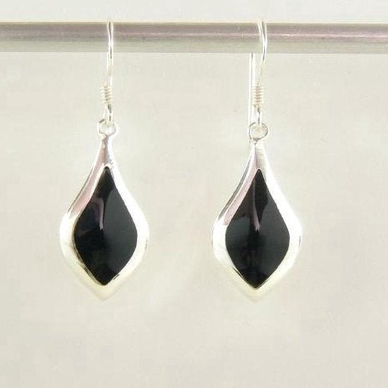 Druppelvormige zilveren oorbellen met onyx afbeelding 1