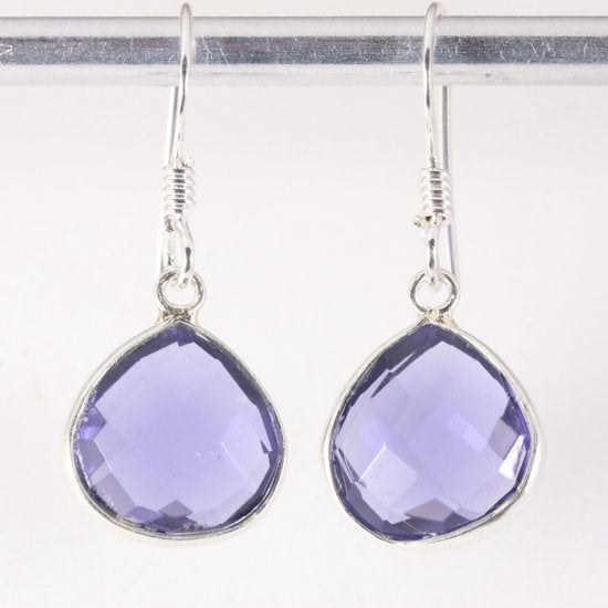 Fijne druppelvormige zilveren oorbellen met ioliet afbeelding 1