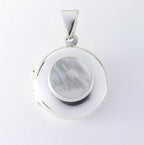 Fijn rond hoogglans zilveren medaillon met parelmoer afbeelding 1