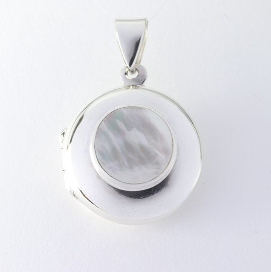 Fijn rond hoogglans zilveren medaillon met parelmoer afbeelding 1
