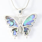 Zilveren vlinder hanger met abalone schelp aan ketting afbeelding 1