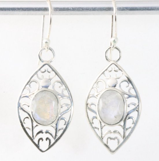 Opengewerkte zilveren oorbellen met regenboog maansteen afbeelding 1
