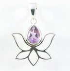 Opengewerkte zilveren lotus bloem hanger met amethist afbeelding 1