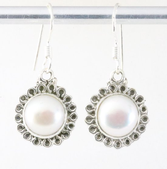 Fijne bewerkte ronde zilveren oorbellen met parel afbeelding 1