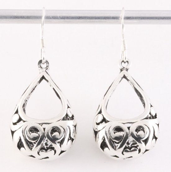 Grote opengewerkte druppelvormige zilveren oorbellen afbeelding 1