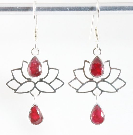 Zilveren lotus oorbellen met robijn afbeelding 1