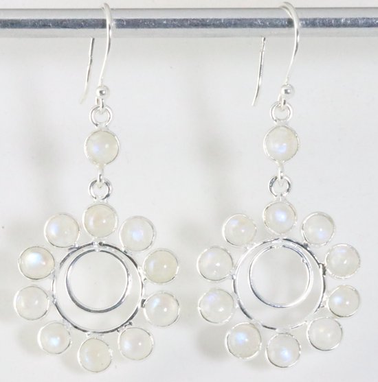 Ronde opengewerkte zilveren oorbellen met regenboog maansteen afbeelding 1