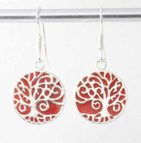 Ronde zilveren oorbellen met levensboom op rode koraal steen afbeelding 1