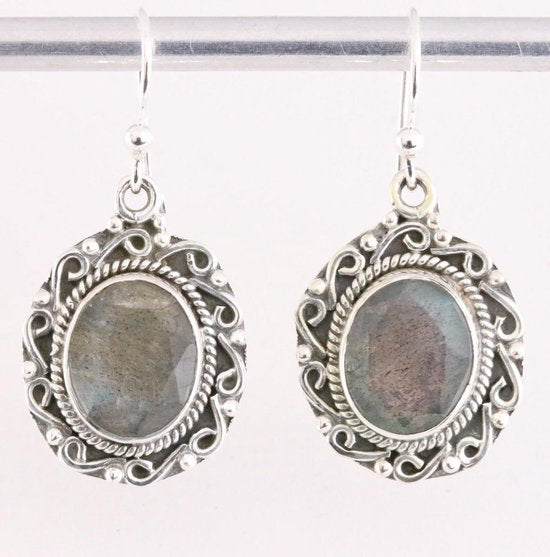 Bewerkte zilveren oorbellen met labradoriet afbeelding 1