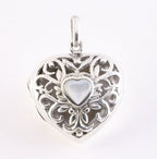 Opengewerkt hartvormig zilveren medaillon met parelmoer afbeelding 1